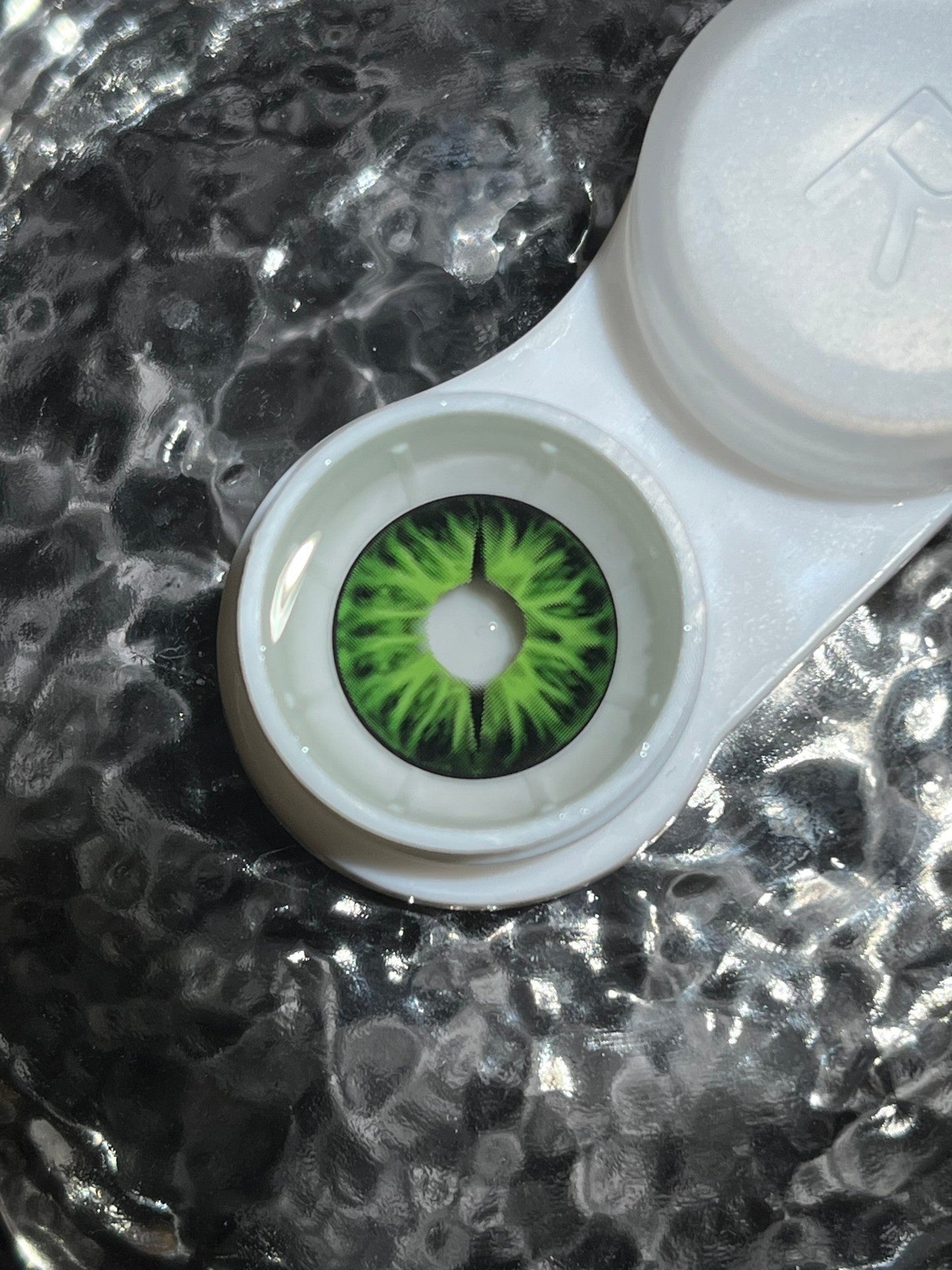 1-YEAR | CM | Green Snake Eye